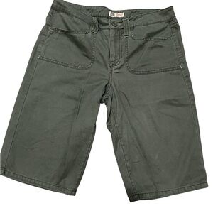 Faded Glory - Size 8
Green Bermuda  Shorts